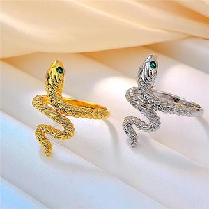 Anello regolabile a forma di serpente, gioiello unisex dal design alla moda per l'uso quotidiano - Product Image 6