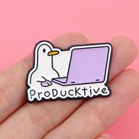 Spilla da bavero in metallo smaltato con citazione e lettera inglese creativa "ProDucKtive", accessorio per abbigliamento, all'ingrosso