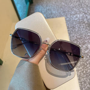 แว่นกันแดดทรงโลหะสำหรับผู้หญิง Qianai ป้องกันรังสียูวี 400 เลนส์โพลาไรซ์ PC แบบที่ 3 ดีไซน์วงแหวนคู่ - Product Image 5