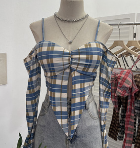 <span class=keywords><strong>Monospalla</strong></span> Y2k con fascia a pieghe e petto imbottito, <span class=keywords><strong>camicia</strong></span> a quadri - Product Image 5