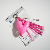 Porte-clés Cœur Brillant et Moelleux avec Ruban Creux et Petite Clochette, Charmant Pendentif Cœur pour Sac, Anneau de Clés Cœur en Cuir Souple