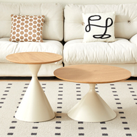 Ensemble de tables basses de style crème pour salon minimaliste, idéal pour petits appartements