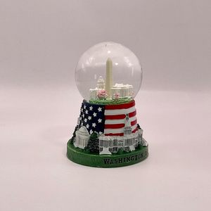 Adorno de Resina Personalizado al por Mayor, Bola de Cristal con Agua, para Regalo, Recuerdo Navideño - Product Image 1