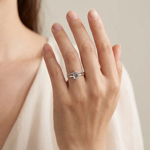 Fournisseur exclusif de bijoux fins de Hong Kong, vente en gros de bagues de mariage pour femmes en or massif 18 carats avec diamants naturels, monture semi-encastreée. - Product Image 6