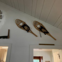 Râteliers en bois artisanaux antiques, Décoration rustique montagneuse, Style rustique chic, Modèle de râteliers en bois pour chalet de ski
