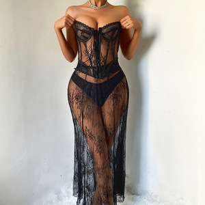 Conjunto de lencerí<span class=keywords><strong>a</strong></span> elegante con corsé de encaje transparente, top bustier, falda larga maxi y bragas negras con aros y cordones, ideal para festivales en la playa. - Product Image 2