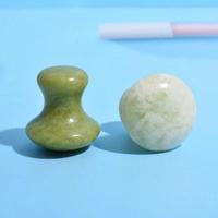 Vert clair fait à la main belle GHM 100% Xiuyan vert Jade champignon pierres chaudes grattage outil de Massage pour les femmes maison Spa