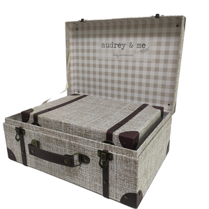 La fabbrica cinese produce una scatola di cartone quadrata antica per bambini vestiti per neonati con confezione regalo a forma di <span class=keywords><strong>valigia</strong></span> con manico - Product Image 5