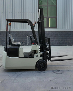 Los componentes principales de los motores de las nuevas carretillas elevadoras eléctricas compactas de 0.5 y 1 tonelada están equipados con baterías de plomo-ácido. - Product Image 3