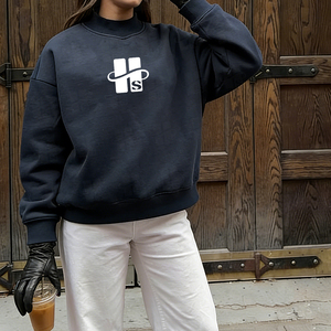 Sudadera Oversize Personalizada para Mujer con Gran Parche Bordado, 400GSM, Gruesa, Suave, de Felpa, con Cuello Alto - Product Image 2