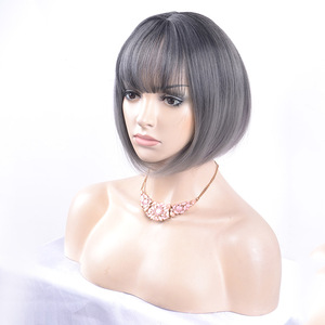 Perruque complète pour <span class=keywords><strong>femme</strong></span>, <span class=keywords><strong>coupe</strong></span> bob courte et droite, en fibre haute température, gris grand-mère, style européen et américain, avec <span class=keywords><strong>frange</strong></span> - Product Image 3