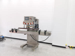 Machine de capsulage automatique haute performance à six têtes pour bouteilles en plastique - Idéale pour l'industrie alimentaire, l'huile moteur, l'eau et le verre - Product Image 3