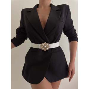 Cinturón de mujer con adornos de perlas, cinturón de boda de poliéster blanco, ajuste estándar - Product Image 1