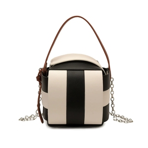 Bolso Cubo Tejido de Lujo con Contraste de Color, Bolso de Hombro Hecho a Mano, Bolso Pequeño Casual de Diseñador para Mujer - Product Image 3