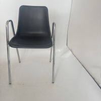 Chaise de conférence empilable OK-505A en PP avec accoudoirs chromés, structure en acier renforcé, chaise pour événements, écoles et formations