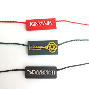 Tùy chỉnh <span class=keywords><strong>TAG</strong></span> Rope Polyester giá sản phẩm tùy chỉnh chuỗi sang trọng vải con dấu chuỗi với logo dập nổi nhựa con dấu <span class=keywords><strong>tag</strong></span> chuỗi - Product Image 3
