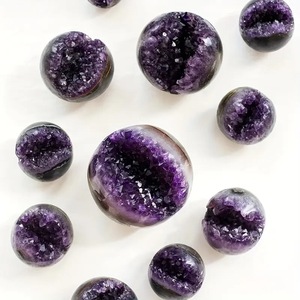 Chậu đá thạch anh tím tự nhiên chạm khắc hình mặt cười, túi tiền, kho báu, với thiết kế hang động độc đáo - Product Image 2