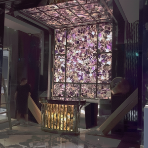 Dalles de pierre de cristal de fluorite translucide rétroéclairée naturelle de couleur violette pour panneau mural/comptoir/revêtement de sol - Product Image 1