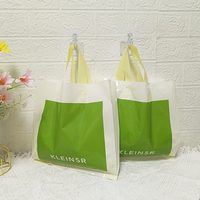 Sac en plastique avec poignée en plastique, sac d'emballage pour vêtements, sac de transport en plastique, sac de shopping en plastique