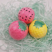 Bombes de bain mignonnes en forme de fruits, amusantes, avec logo personnalisé OEM, biologiques, relaxantes, parfumées naturellement à la pastèque, à l'ananas, à la fraise, pour la maison