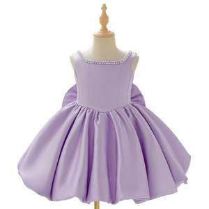 Vestido de niña con falda esponjosa adornada con cuentas, lazo y flores, estilo princesa. - Product Image 2