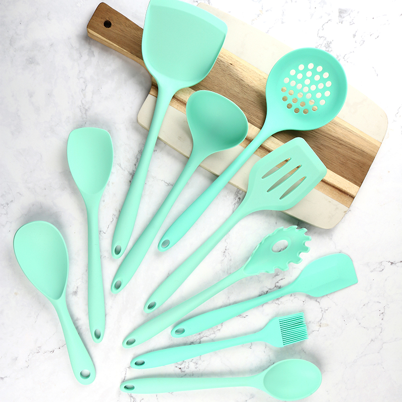 Accessoires de cuisine bon marché Nouveaux produits 2024 Ensemble d'ustensiles de cuisine bleu vert 11 pièces à la mode Cuisine en silicone