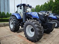 Tracteur agricole à roues M3004 300HP 4x4 diesel avec moteur de marque réputée et moteur Weichai pour les opérations agricoles