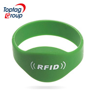 Bracelet en silicone RFID étanche personnalisé 13.56Mhz 125khz avec interface NFC Bracelet Rfid intelligent à puce Tk4100