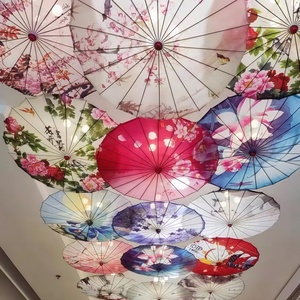 Parapluie traditionnel chinois personnalisé en bois massif avec décoration en soie pour événements, restaurants, centres commerciaux, lieux publics et spectacles <span class=keywords><strong>de</strong></span> danse sur scène - Product Image 1