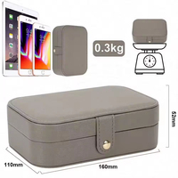 Boîte de rangement portable pour bijoux en gros avec crochets pour colliers, rouleaux à bagues et compartiments de rangement pour bijoux, idéale pour les cadeaux de voyage