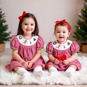 Set di pagliaccetto personalizzato per abiti natalizi con smock ricami a quadretti rossi per abbinarsi ai fratelli vestiti natalizi per bambini - Product Image 1