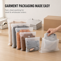 Sacs à fermeture éclair en PE givré pour vêtements, sacs à vêtements semi-transparents en CPE avec fermeture à glissière pour emballage de détail