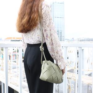 Bolso Bandolera de Cuero Vacuno Genuino 2025, Bolso Cuadrado Pequeño y Versátil para Mujer, Estilo Cámara, para Primavera/Verano - Product Image 5