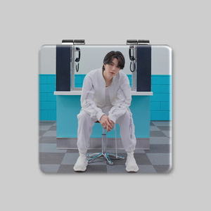 Venta al por mayor KPOP Bangtan Boys JUNGKOOK V <span class=keywords><strong>J</strong></span>-<span class=keywords><strong>Hope</strong></span> <span class=keywords><strong>JIN</strong></span> JIMIN RM SUGA PTD doble cara cuadrado plegable portátil espejo de maquillaje - Product Image 5