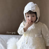 Robe de baptême pour bébé avec bonnet en dentelle assorti, tenue de princesse vintage pour tout-petit, en satin de coton doux