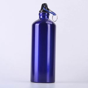 Bouteille d'eau sportive en aluminium personnalisée avec mousqueton - Tasse en métal réutilisable pour le camping et les voyages en plein air - Product Image 4
