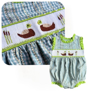 Tutina Estiva a Maniche Corte <span class=keywords><strong>per</strong></span> Bambini in Cotone con Ricamo Smock a Mano, Design Coniglietto Pasquale e Colletto Morbido - Product Image 4