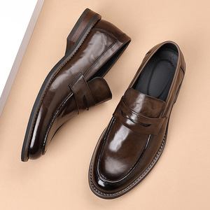 Nouvelles chaussures décontractées en cuir véritable pour hommes - Mocassins de style vintage avec semelle en caoutchouc - Chaussures à enfiler rehaussantes pour hommes - Product Image 4