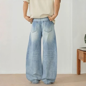 <span class=keywords><strong>Jeans</strong></span> da Uomo Personalizzati Blu Chiaro Lavato, Modello Heavyweight a Gamba Larga e Taglio Dritto, Versatili con Patch in <span class=keywords><strong>Pelle</strong></span> - Product Image 2