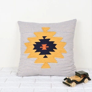 Funda de Cojín Cuadrada con Borde, Texturizada y Hecha a Mano, Estilo Boho, con Parches Azules y Amarillos, Decoración para el Hogar, Excelente Precio - Product Image 1