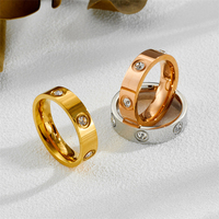 HONGTONG D2-8 Bague En Acier Inoxydable Femme Bijoux De Mode pour Femmes Personnalité Niche Conception Exquis Anneau Décoratif Couple