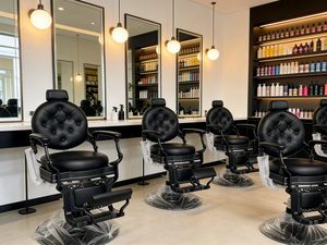 Chaise de coiffure - Chaise de barbier style huile pour hommes - Salon de beauté - Salon de coiffure - Chaise de coupe de cheveux professionnelle rétro - Chaise de rasage réglable - Product Image 2