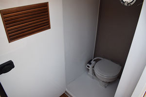 Nuovo Modello Barca da Diporto in Vetroresina da 28 Piedi all'Ingrosso dalla Fabbrica con Bagno e Doccia in Vendita - Product Image 5