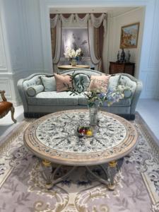 Sofá Clásico de Estilo Francés para Tres Personas, Tapizado en Tela Verde Claro, Ideal para Muebles de Club o Villa - Product Image 3