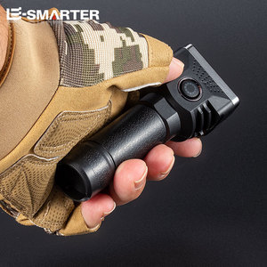 ไฟฉาย Le-Smarter รุ่นมินิ LED อลูมิเนียมอัลลอยด์ สำหรับตั้งแคมป์และกิจกรรมกลางแจ้ง พกพาสะดวก พร้อมฟังก์ชั่นปรับความสว่าง - Product Image 1