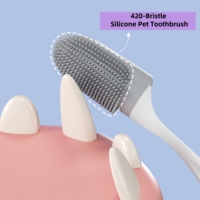 Vente flash Brosse à dents pour animaux de compagnie en PP TPR, design à long manche, outil de soin dentaire pour chien et chat, poignée ergonomique, nettoyage facile, portable, haute qualité