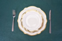 Service de table en porcelaine de Chine nouvelle génération en forme de lotus avec bordure dorée