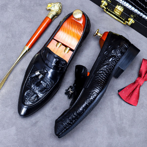 Top-quality leather men's formal single <b>shoes</b> with English otter-pattern embossed and fringed design - Product Image 4