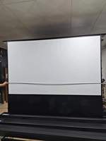 Écran de projection motorisé électrique au sol en PVC souple blanc mat 120 pouces 150 pouces 16:9 avec cadre en alliage d'aluminium pour usage domestique
