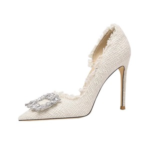 Chaussures pour femmes grandes tailles, blanches, style raffiné, à talons fins et hauts, avec boucle carrée en strass, pour un look élégant et discret - Product Image 4
